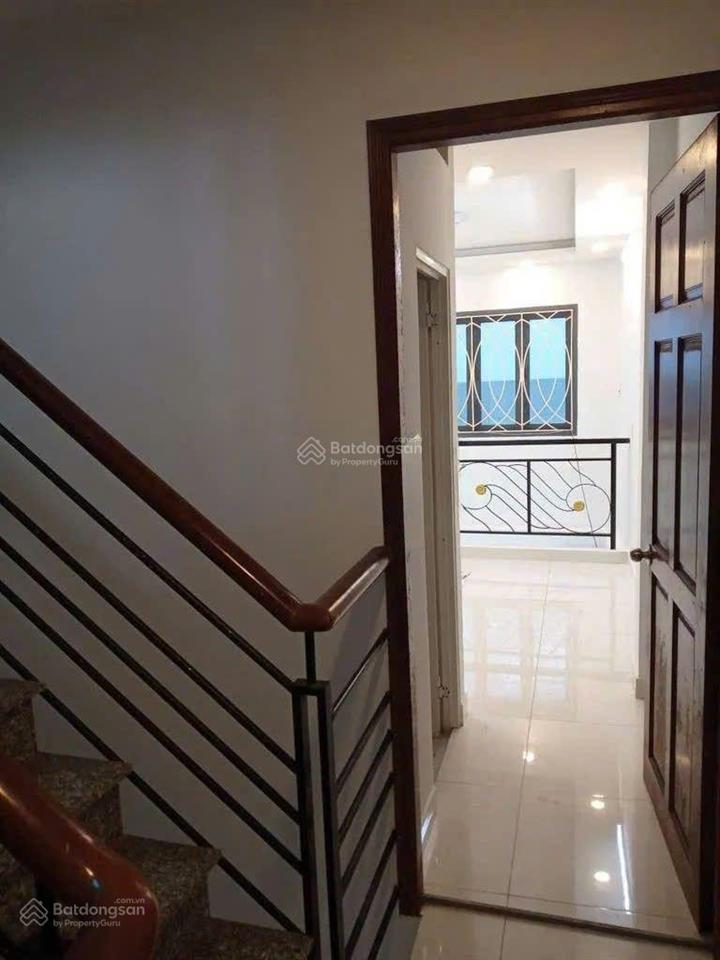 Cho thuê nhà 3 pn 4 wc, có sân thượng/giá chỉ 12 triệu tại 30 tứ hải, tân bình