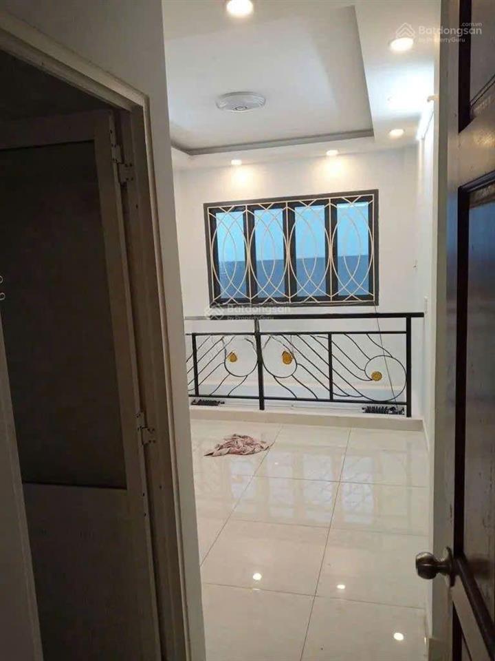 Cho thuê nhà 3 pn 4 wc, có sân thượng/giá chỉ 12 triệu tại 30 tứ hải, tân bình