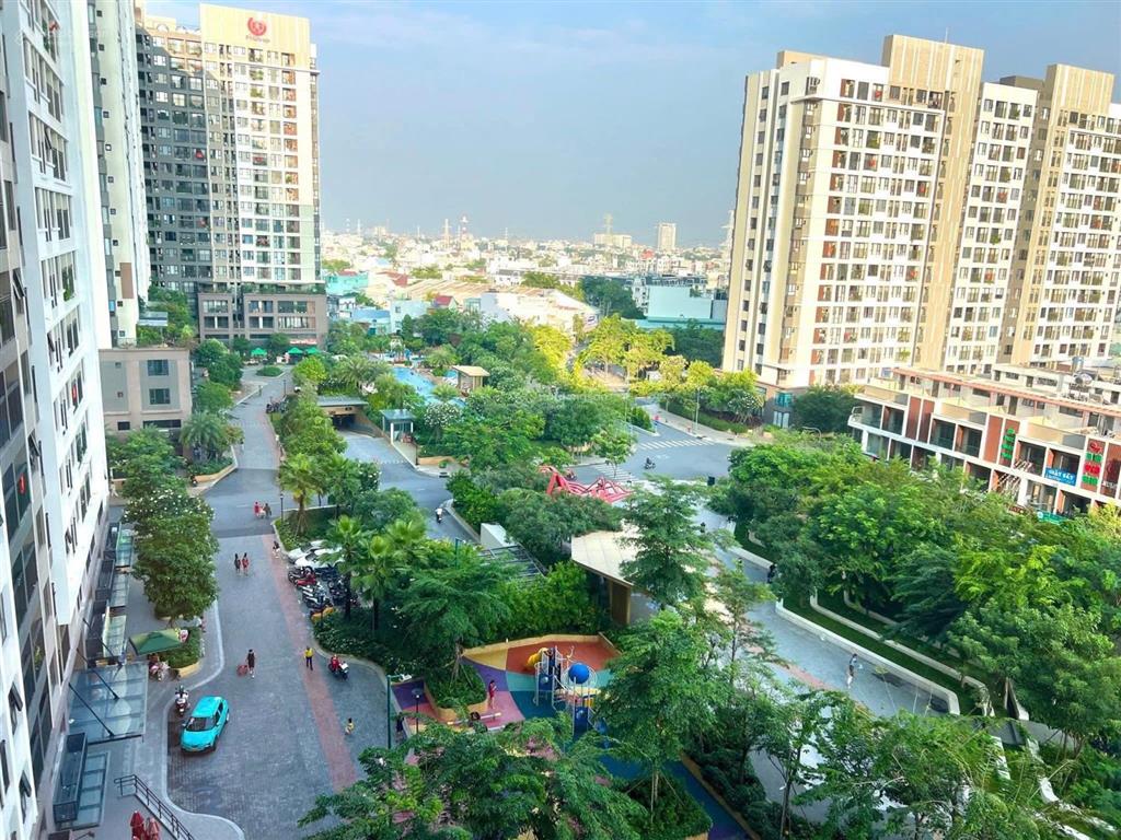 Siêu phẩm view trực diện hồ bơi và landmark 81 giá 3,1 tỷ bao sổ hồng cầm tay nội thất cơ bản