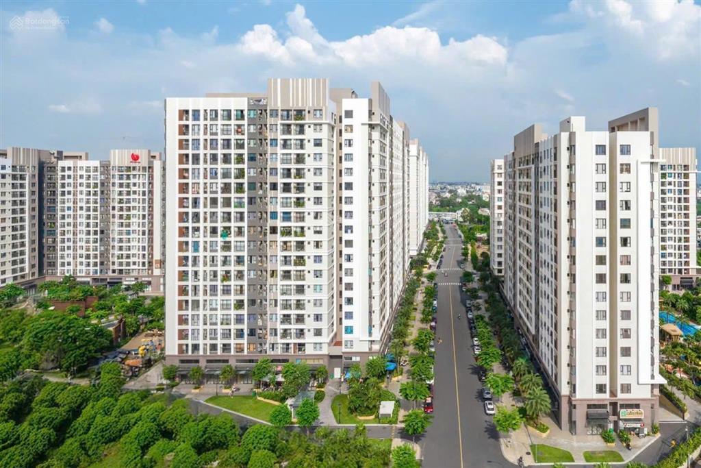 Siêu phẩm view trực diện hồ bơi và landmark 81 giá 3,1 tỷ bao sổ hồng cầm tay nội thất cơ bản