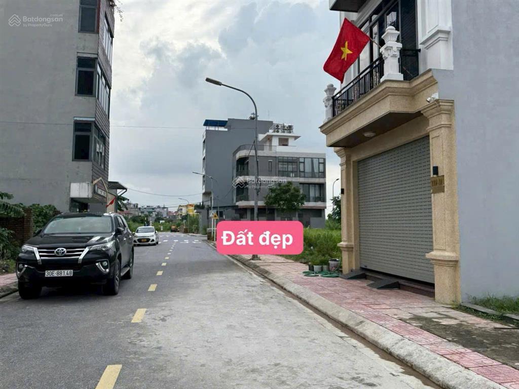 Bán đất đấu giá cự khối 65m2 x 5m, khu phân lô, vỉa hè mỗi bên 3m ô tô tránh,sát cạnh hồ,công viên