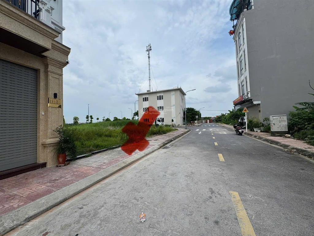 Bán đất đấu giá cự khối 65m2 x 5m, khu phân lô, vỉa hè mỗi bên 3m ô tô tránh,sát cạnh hồ,công viên