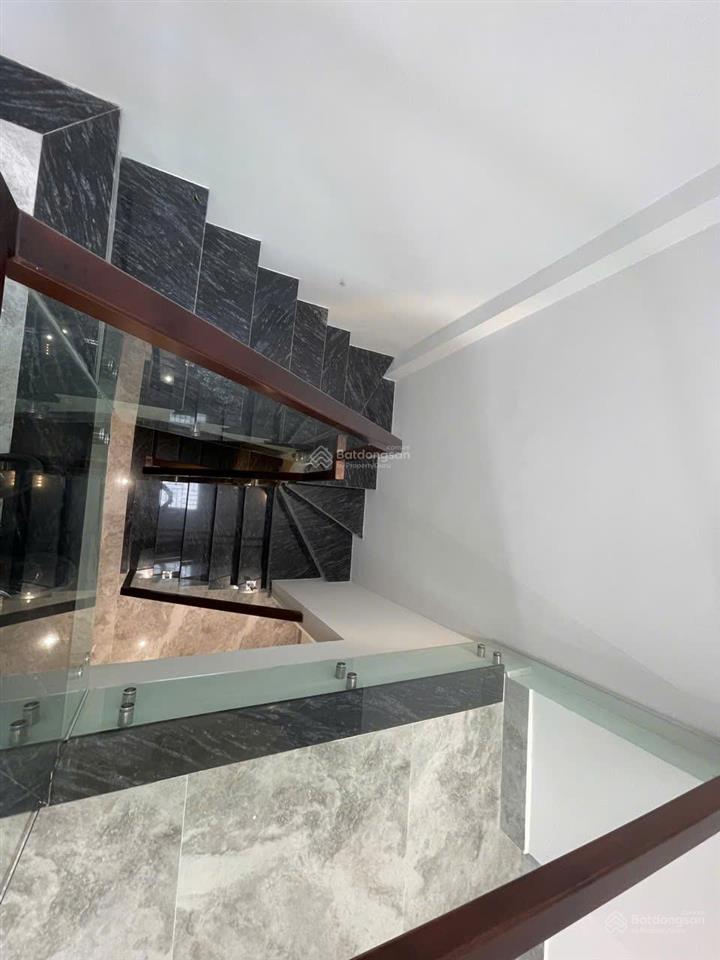 Bán nhà bồ đề 50m2 x 6 tầng x 5m mặt tiền,thang máy,ngõ thông 2 đầu,khu phân lô hàng không