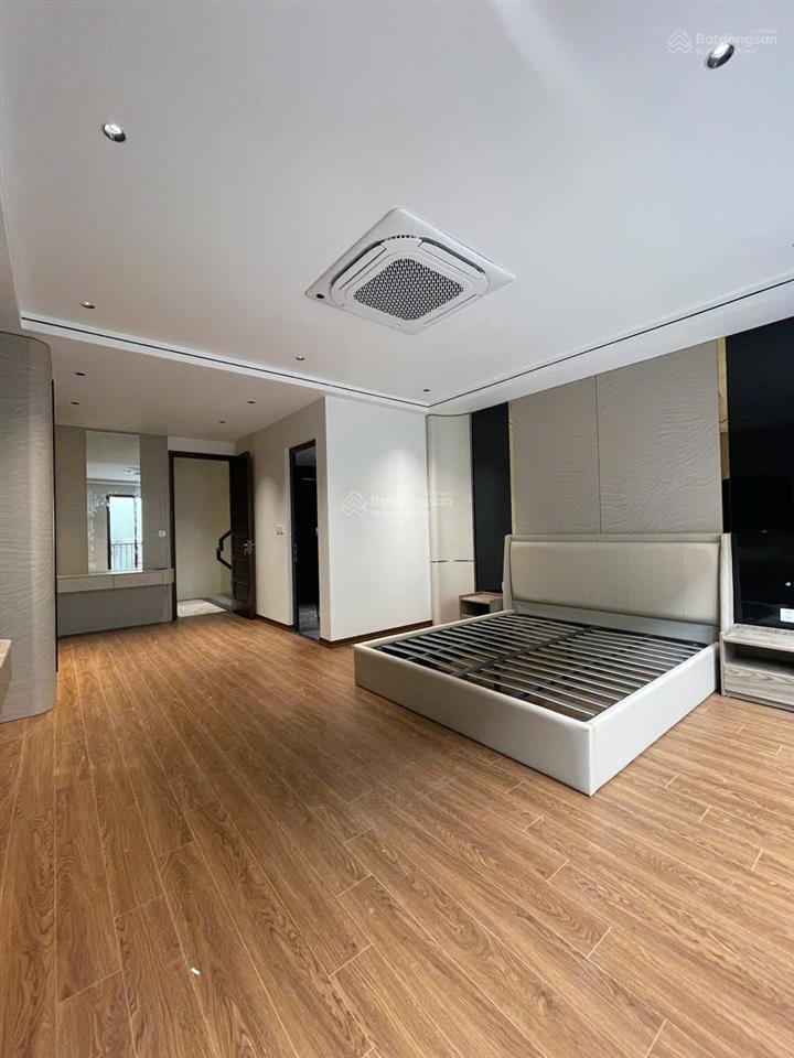 Bán nhà bồ đề 50m2 x 6 tầng x 5m mặt tiền,thang máy,ngõ thông 2 đầu,khu phân lô hàng không
