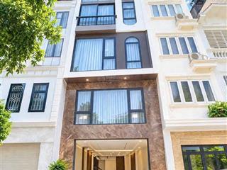 Bán nhà bồ đề 56m2 x 7 tầng, thang máy, đầy đủ nội thất cao cấp, ngõ thông, ô tô 7 chỗ vào