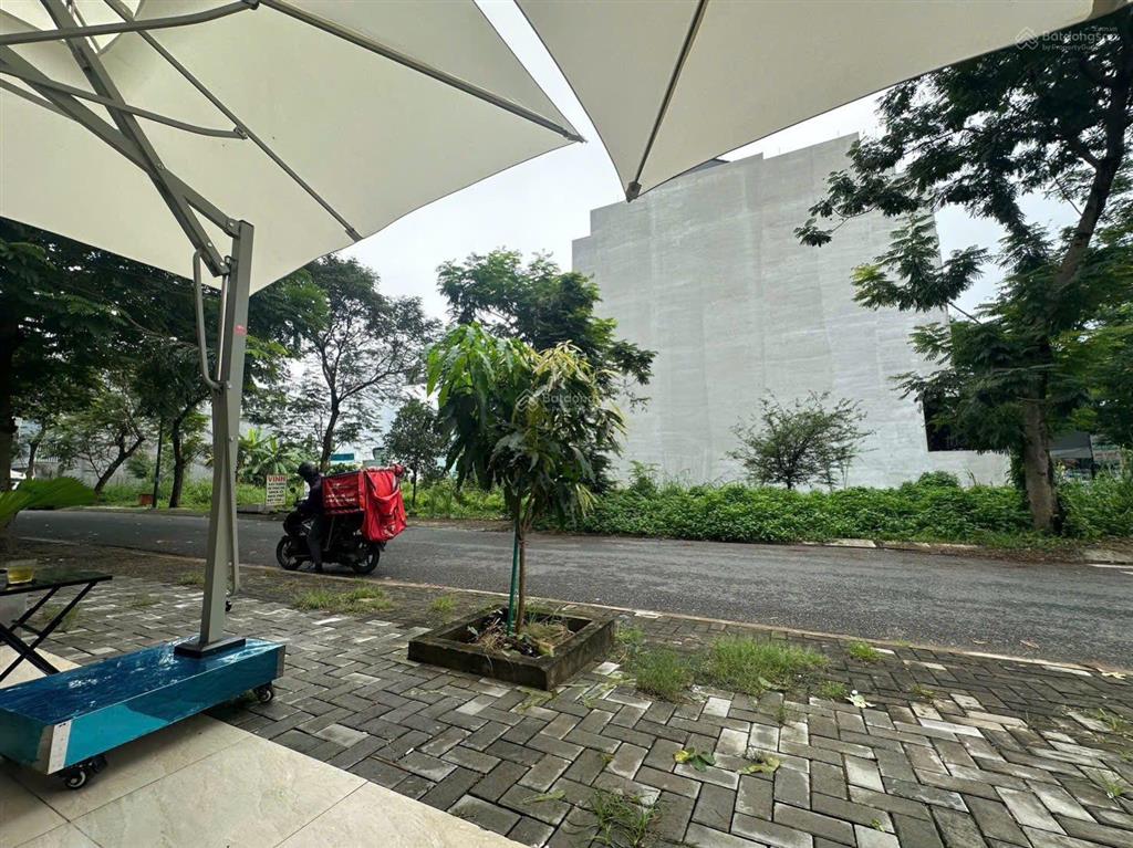 Tôi cần trả nợ. bán gấp lô 100m2 gia 2,8ty gần chợ bình chánh. có sổ. tc 100%, xây tự do