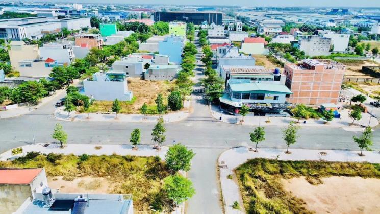 Bán nhanh lô 100m2. ngay chợ bình điền, bình chánh. có sổ. giá 3ty3 xây tự do. tc 100%