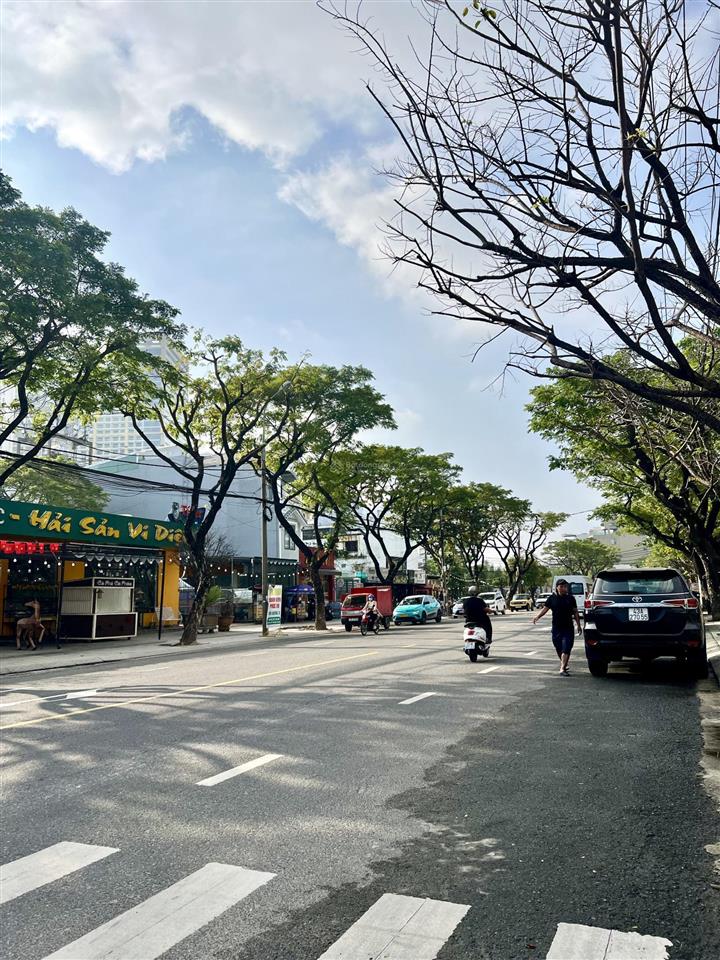 Cho thuê lô góc 2 mặt tiền đường hồ nghinh, vị trí sầm uất, dt 6x25m, hđ thuê lâu dài