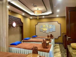 Cho thuê toà nhà 6 tầng mặt tiền hoàng sa, đà nẵng, view biển, gồm 40 phòng, dt 10x30m