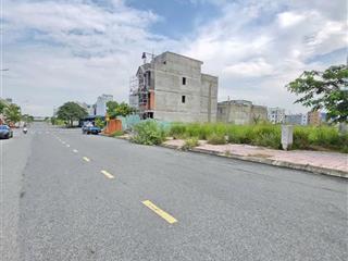 Bán đất 5x21 đường rộng 22m kdc phú hồng thịnh 10 5,6 tỉ tl  xem đất  0902 946 ***