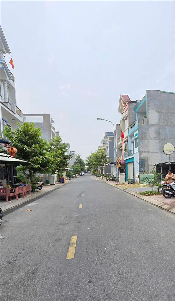 Bán đất kdc phú hồng thịnh 6 4,3 tỉ tiện xây nhà khu vip gần làng đại học 0902 946 ***