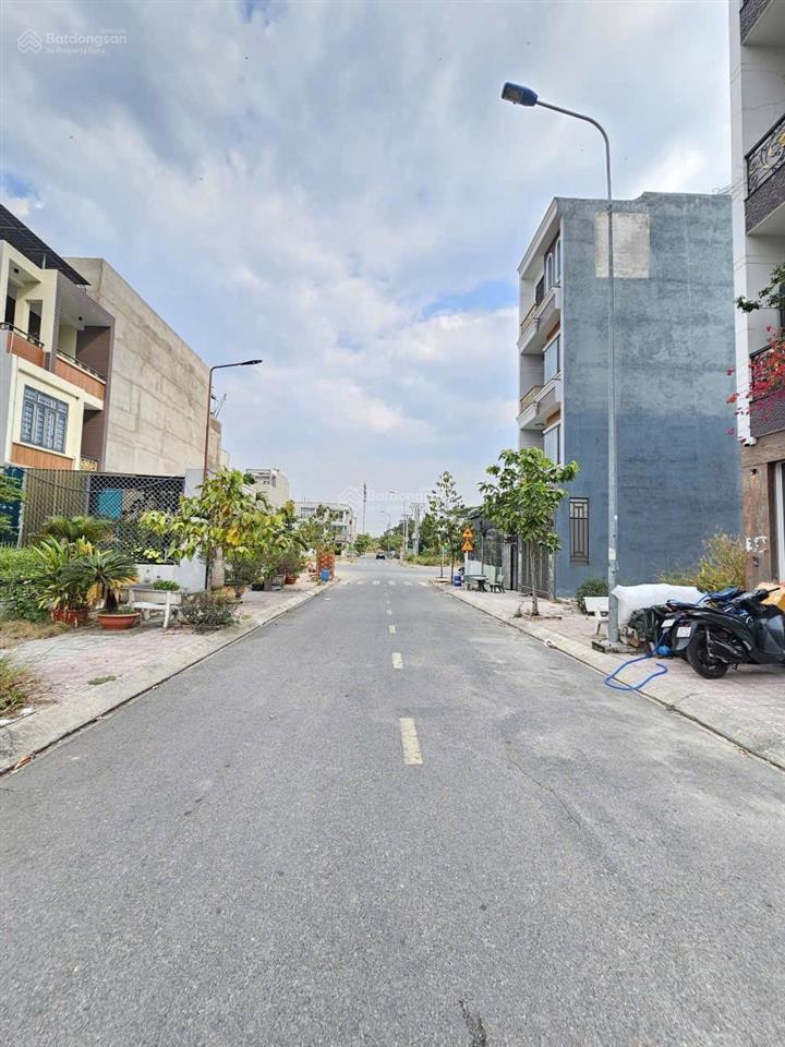 Nhà rẻ nhất kdc phú hồng thịnh 6 sát thủ đức 5,3 tỉ nhanh tay  0902 946 ***