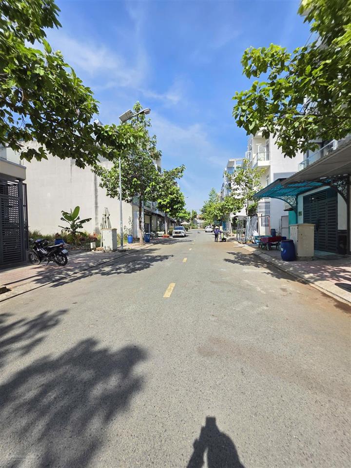 Nhà rẻ nhất kdc phú hồng thịnh 6 sát thủ đức 5,3 tỉ nhanh tay  0902 946 ***