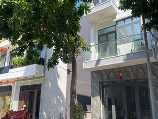 Rẻ nhất lê phong bình chuẩn  nhà chỉ 3,5 tỉ còn cho thuê dc trên 10tr  sớm để xem 0902 946 ***