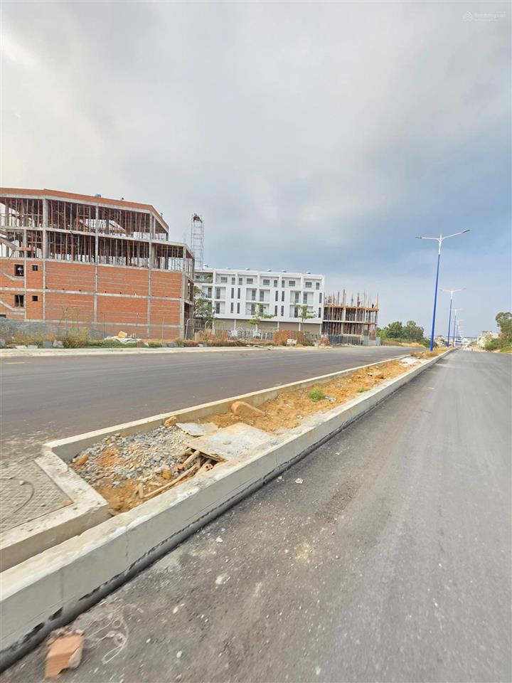 Quá rẻ đất 4x16 ngay gần làng đại học 3,9 tỉ đường rộng rãi xây tự do nhanh tay sở hữu lô đất