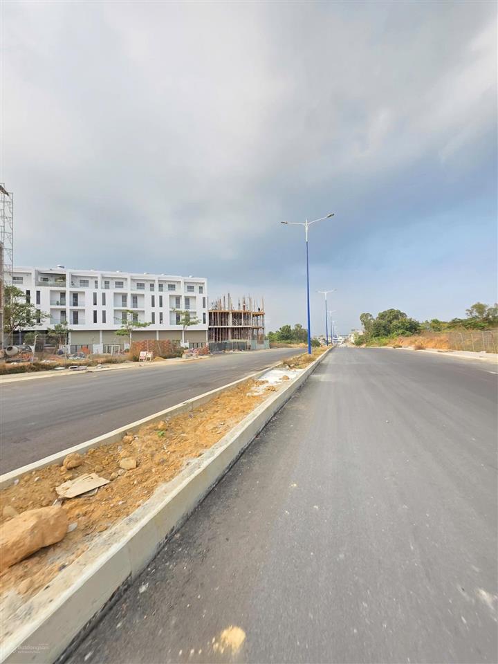 Quá rẻ đất 4x16 ngay gần làng đại học 3,9 tỉ đường rộng rãi xây tự do nhanh tay sở hữu lô đất