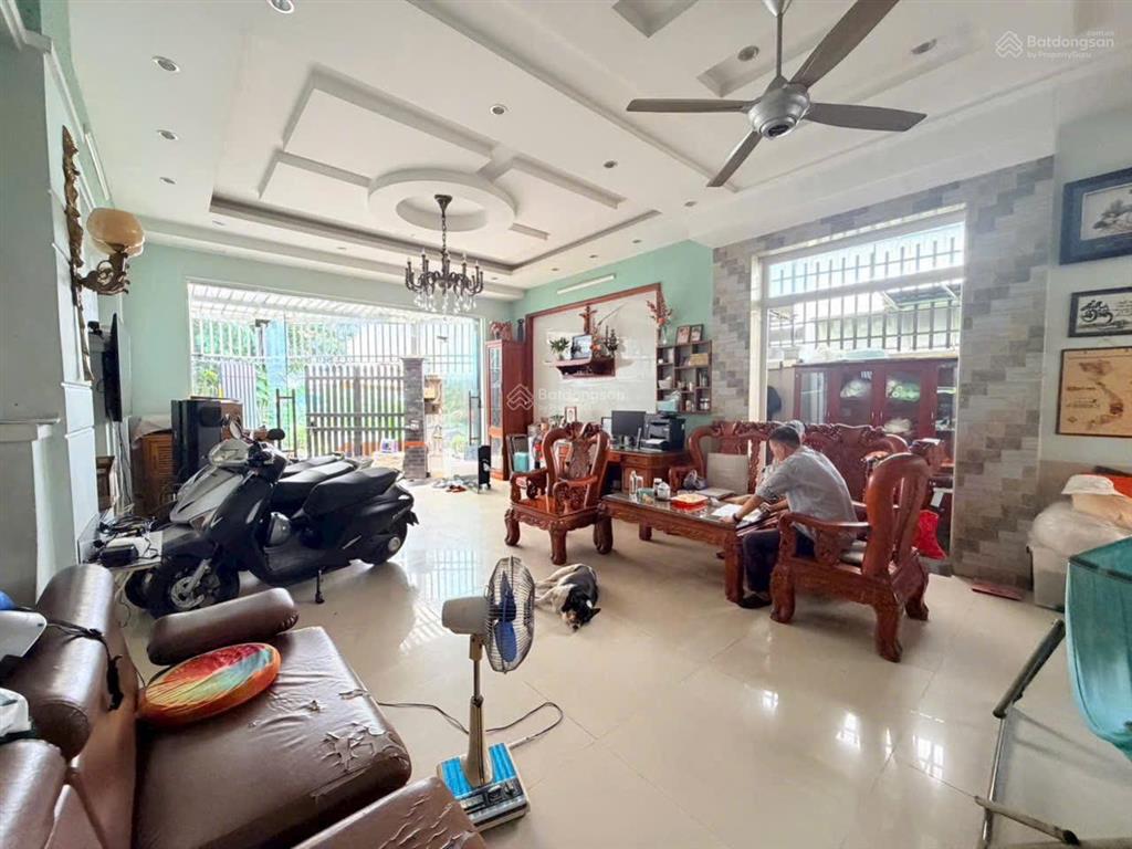 Cực nóng!!! chủ vay bank 4 tỷ mới có giá này  8x18m  4 tầng btct, đường nhựa kinh doanh. phải vội