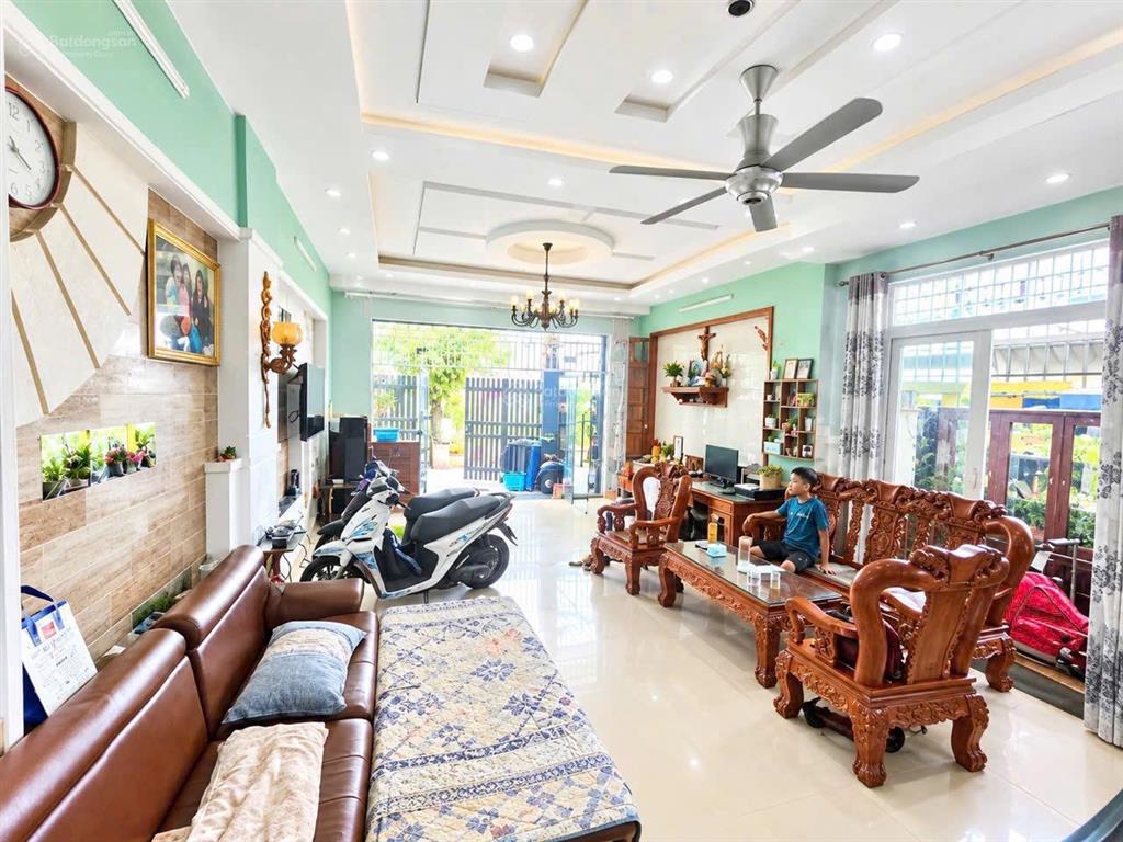 Cực nóng!!! chủ vay bank 4 tỷ mới có giá này  8x18m  4 tầng btct, đường nhựa kinh doanh. phải vội