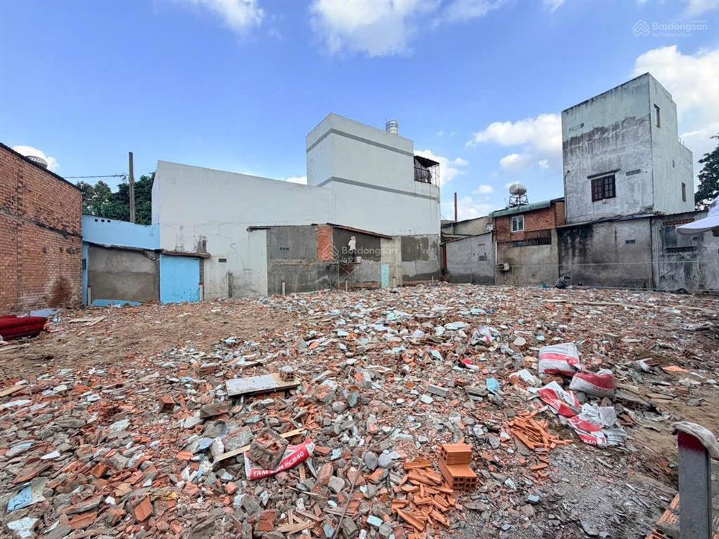 Giá tuyệt chủng  380m2 ngang 12,5x30m khuôn đất vuông vức  23tr/m2, phạm văn đồng.