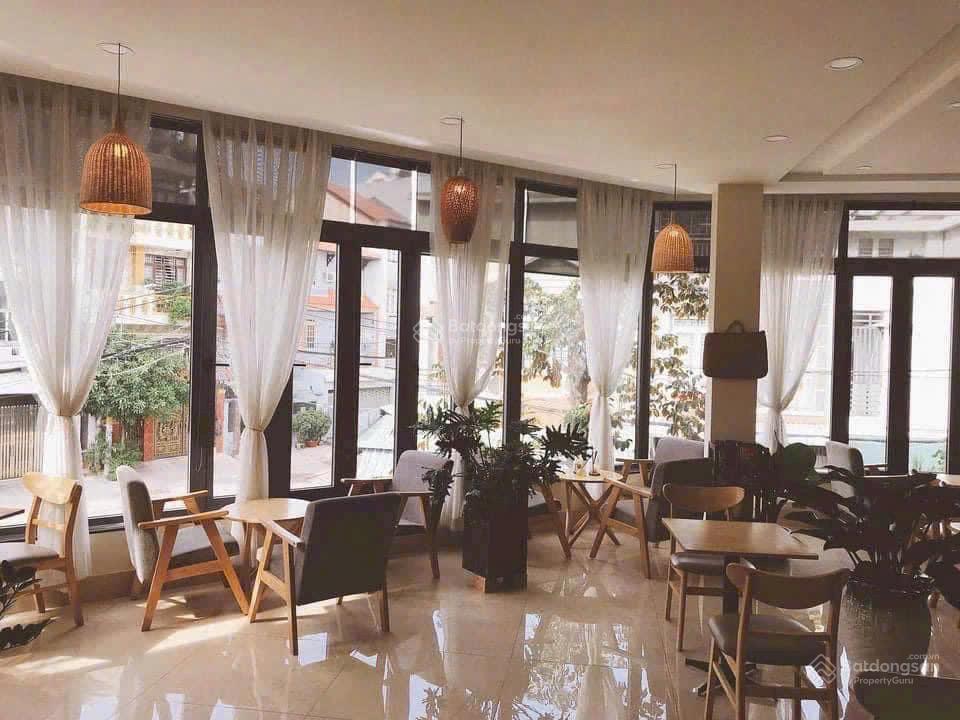 Chủ gấp bán giảm 2 tỷ còn 15 tỷnhà lô góc cực đẹp kinh doanh quán cafesát hoàng diệu2 rẻ quá rẻ