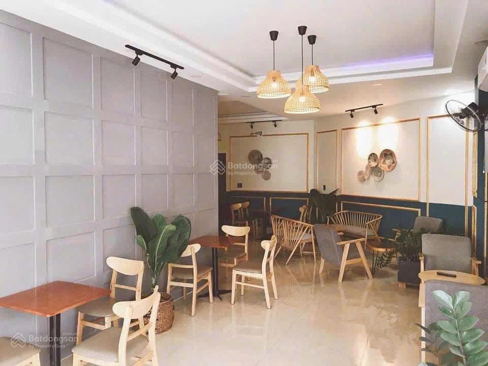 Chủ gấp bán giảm 2 tỷ còn 15 tỷnhà lô góc cực đẹp kinh doanh quán cafesát hoàng diệu2 rẻ quá rẻ