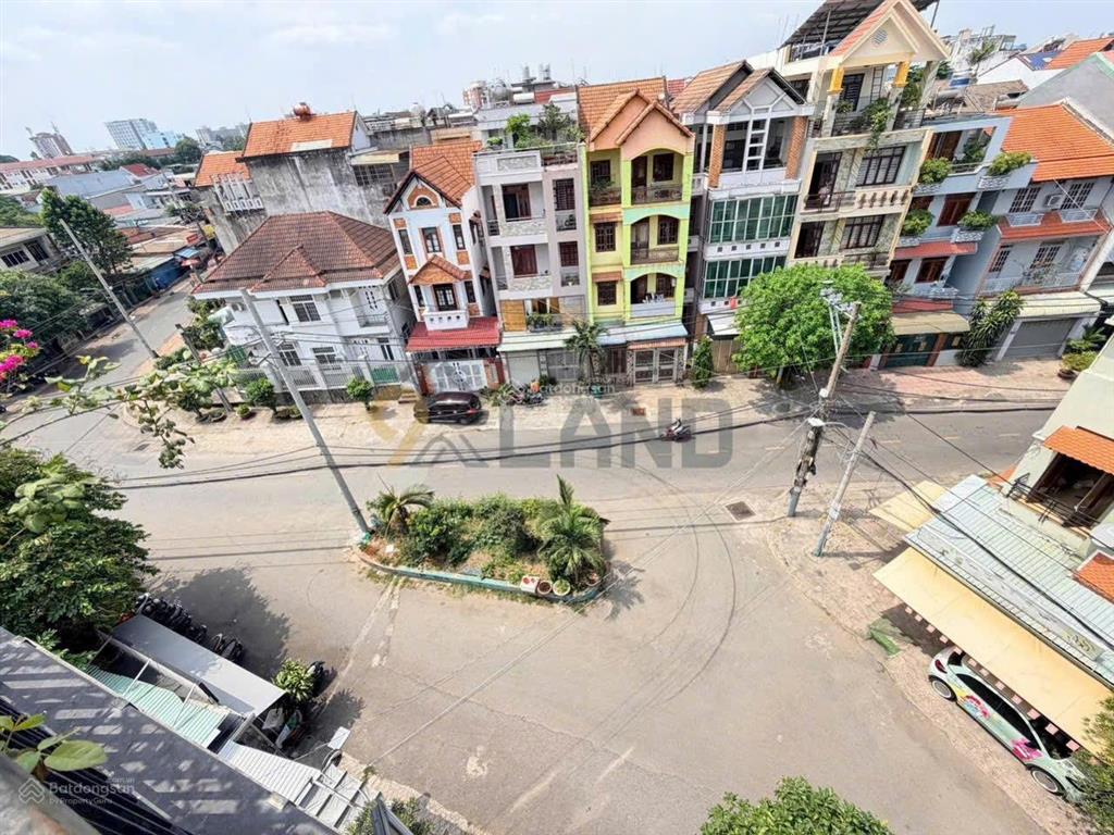 Chủ gấp bán giảm 2 tỷ còn 15 tỷnhà lô góc cực đẹp kinh doanh quán cafesát hoàng diệu2 rẻ quá rẻ