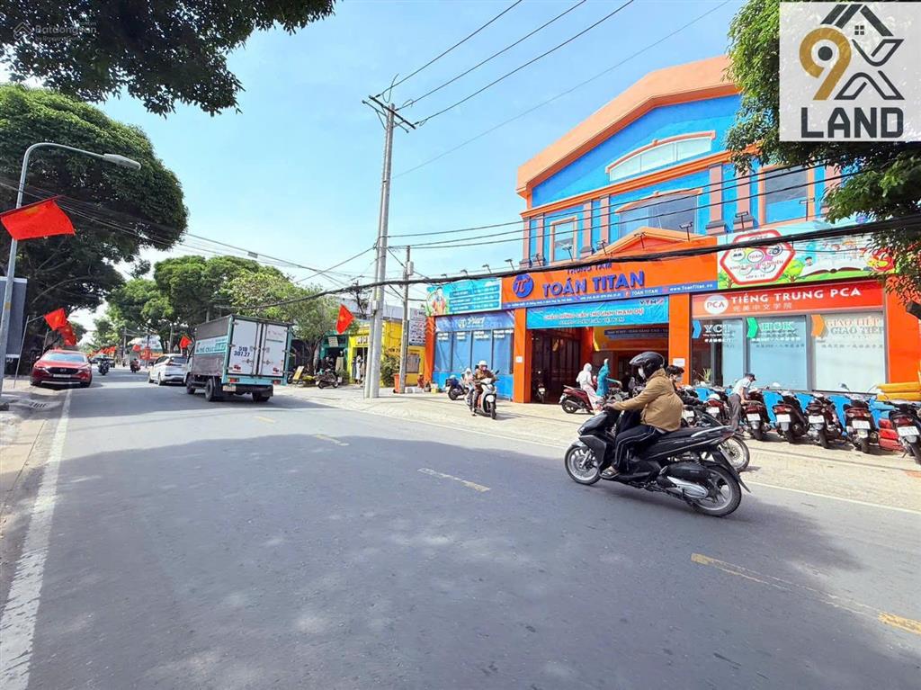 Khuôn đất mt thống nhất  46,5x12,5m tiện xây building  khu nổi bật bình thọ. 90 tỷ còn nói chuyện