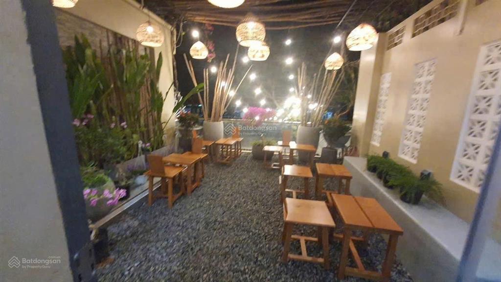Nhà mt kinh doanh sát hoàng diệu24 tầng tiện làm cafe, spa, văn phòng. giảm 4tỷ còn 14 tỷ. quá rẻ