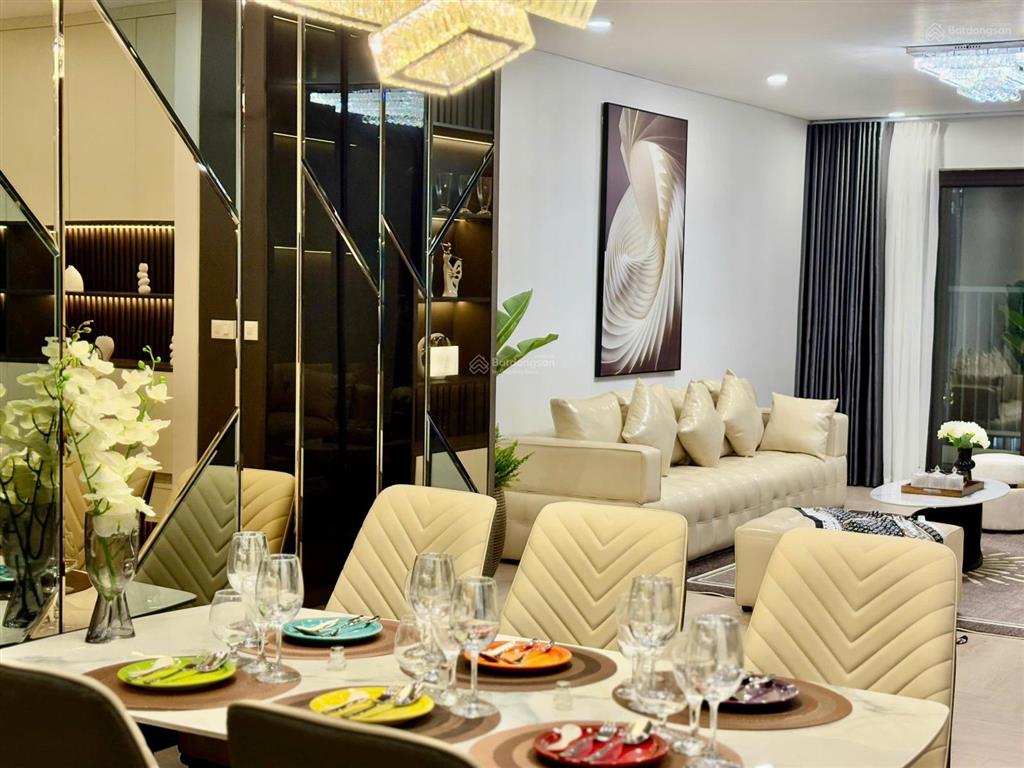 Gia đình em cần bán nhanh căn hộ 2pn tại vinhomes nguyễn chí thanh giá 10.5 tỷ full nội thất