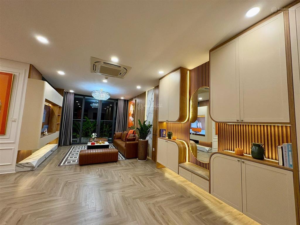 Chính chủ cần bán căn hộ chung cư hei tower 104m2 3 phòng ngủ full nội thất có slot xe, giá 7.5 tỷ