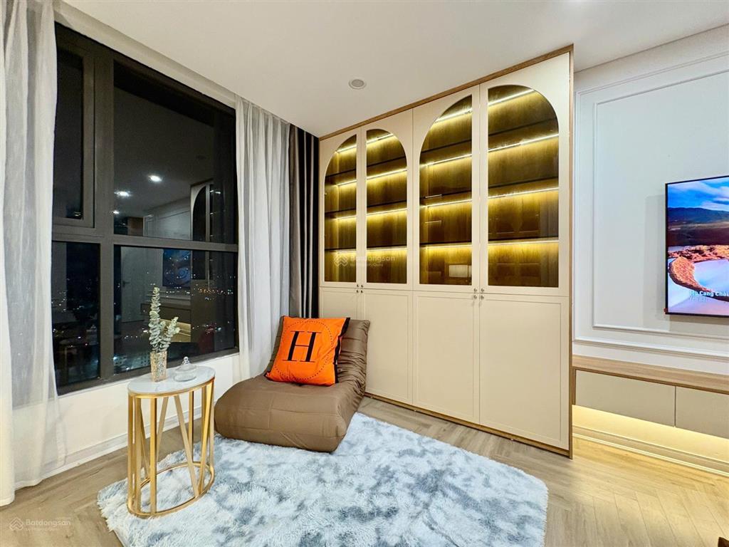 Chính chủ cần bán căn hộ chung cư hei tower 104m2 3 phòng ngủ full nội thất có slot xe, giá 7.5 tỷ