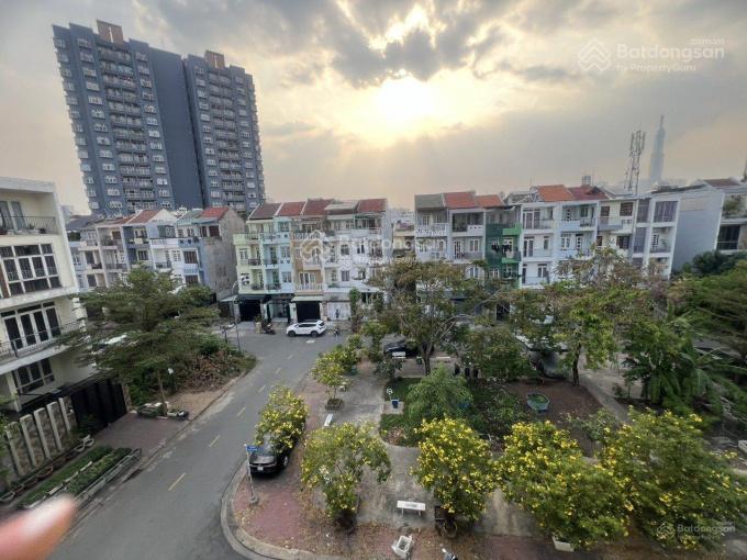 Tôi chính chủ bán nhà góc 2 mt đỗ pháp thuận q2 (16x20m) giá 79 tỷ