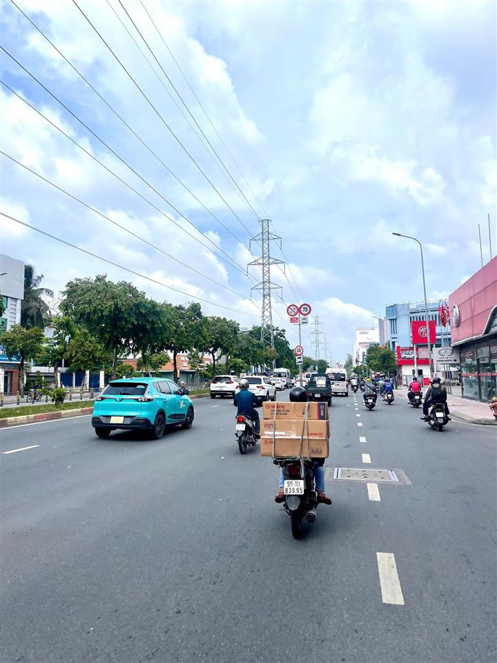 Bán nhà đường nguyễn chí thanh (16x15m) 4 tầng hdt 175tr/tháng giá 35 tỷ