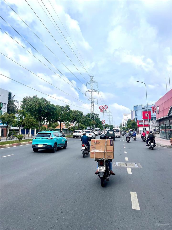 Góc 2mt đường tên lửa bình tân (8x15m) hầm 6 lầu. hđt 130tr, giá 26 tỷ