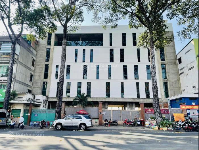 Mt hoàng quốc việt q7 (37 x 52m) ctxd hầm 8 tầng hdt 450tr giá 72 tỷ