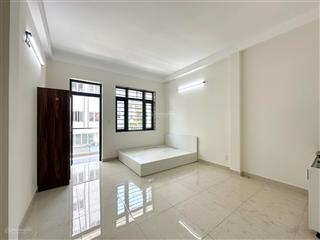 Cho thuê phòng ban công thang máy 42m2 bạch đằng bình thạnh gần hàng xanh, chợ bà chiểu, quận 1