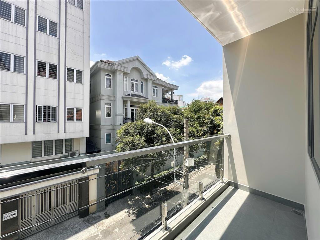 Cho thuê phòng ban công thang máy 42m2 bạch đằng bình thạnh gần hàng xanh, chợ bà chiểu, quận 1