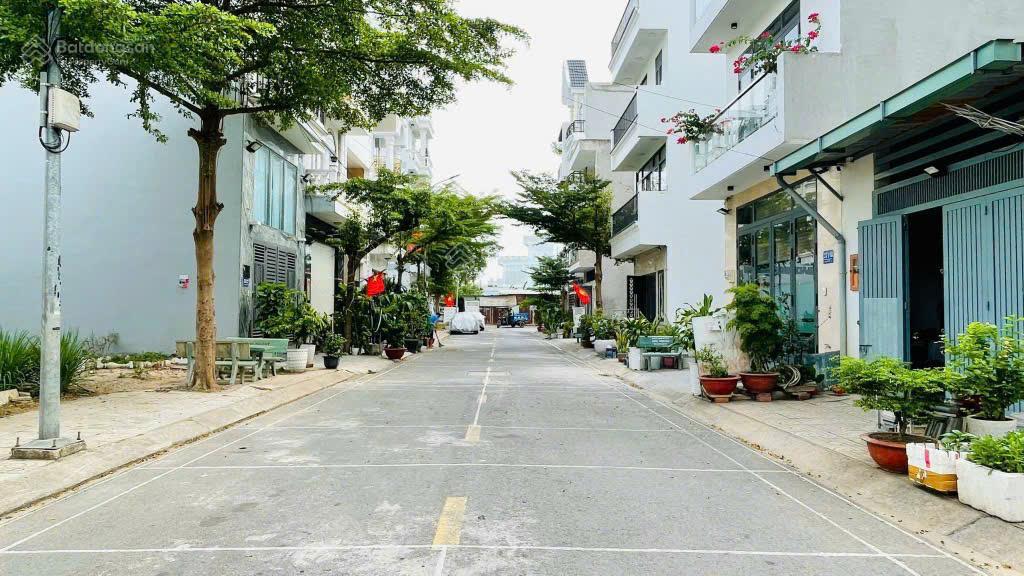 Bán nhà 4 tầng chủ xây tâm huyết phân lô đồng bộ sát mt thạnh xuân 25 q12 chỉ nhỉnh 6 tỷ