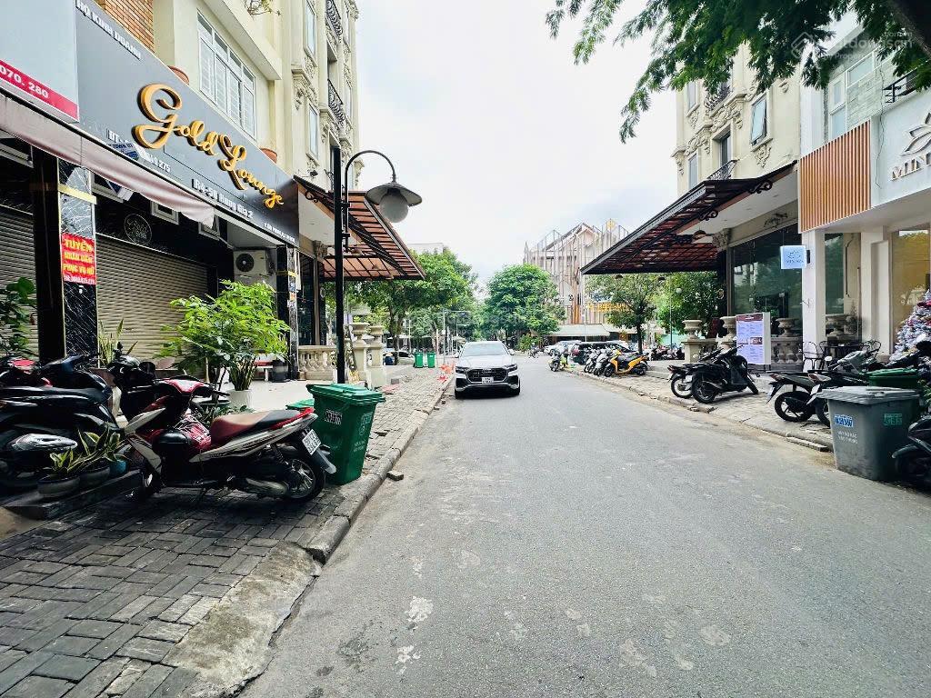 Bán nhà mặt phố 5 tầng hưng phước, cn 111m2, giá 26,2 tỷ, hàng hiếm tại phú mỹ hưng.  0986 753 ***