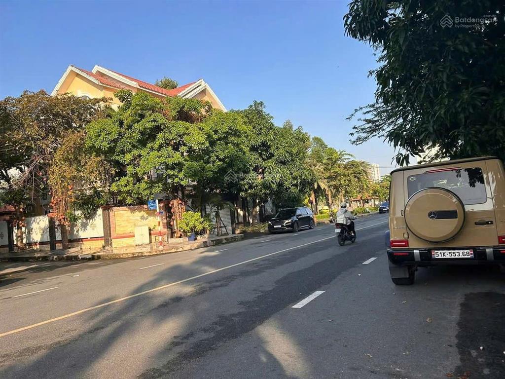 Biệt thự đl 288m2, 5pn, hồ bơi riêng, giá tốt nhất pmh chỉ 79,9 tỷ, liền kề công viên lớn, siêu thị