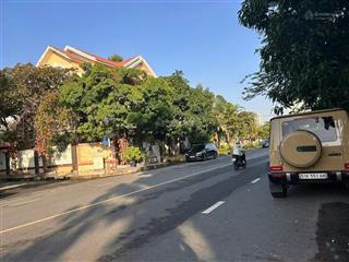 Bán biệt thự đơn lập 284m2, hầm trệt 2 lầu, có hồ bơi, 3 mặt tiền đường, gần nhiều trường quốc tế