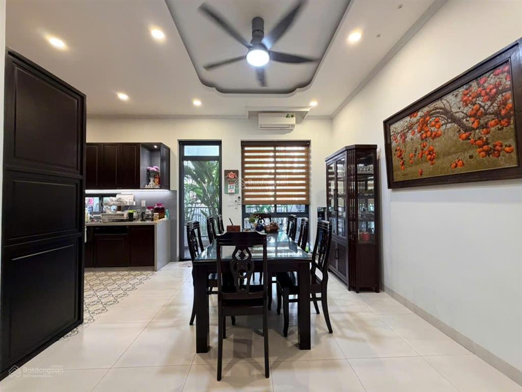 Biệt thự 7x28m ~ 196m2, sở hữu vị trí đắc địa gần công viên 2ha, siêu thị, 5 trường học quốc tế.