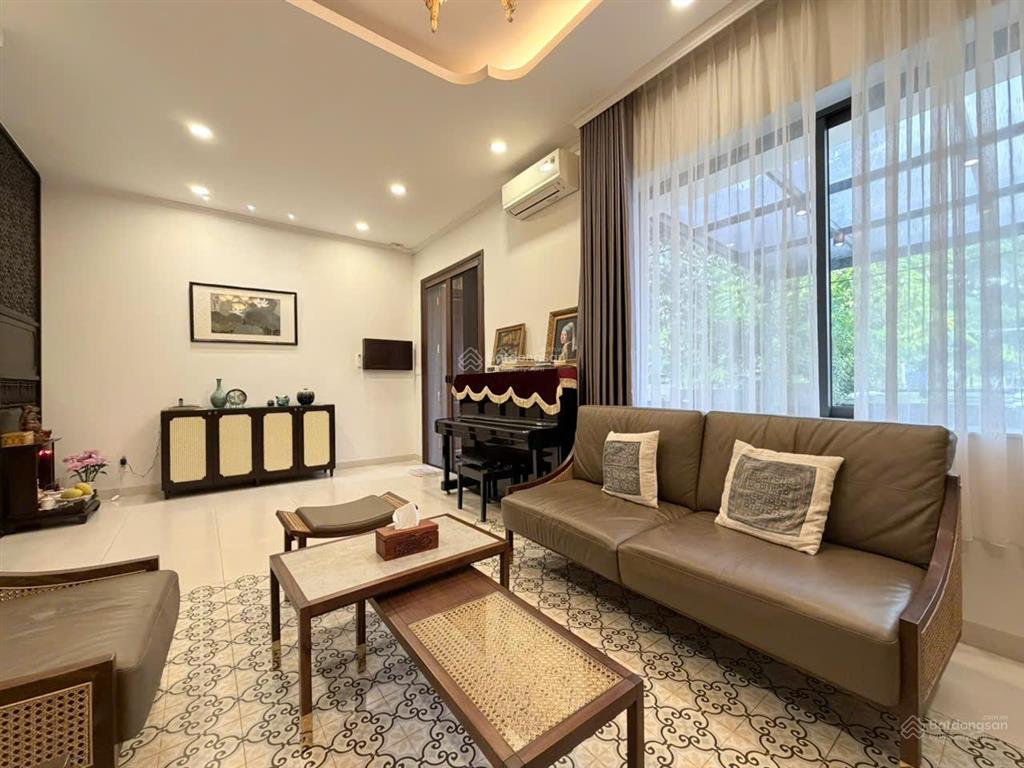 Biệt thự 7x28m ~ 196m2, sở hữu vị trí đắc địa gần công viên 2ha, siêu thị, 5 trường học quốc tế.