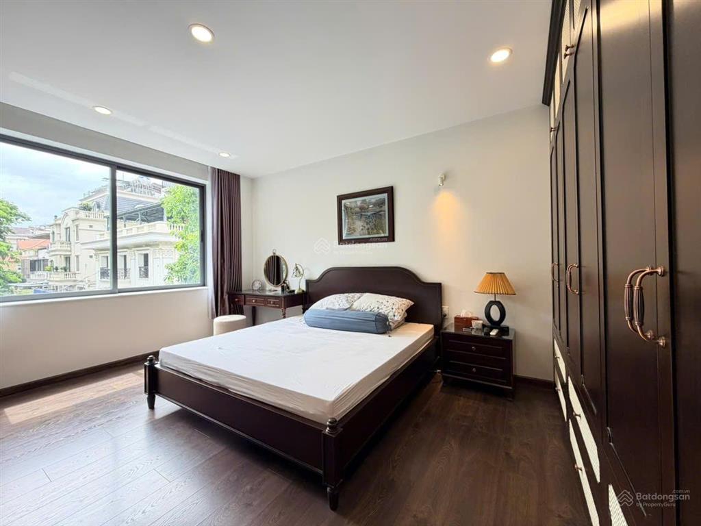 Biệt thự 7x28m ~ 196m2, sở hữu vị trí đắc địa gần công viên 2ha, siêu thị, 5 trường học quốc tế.