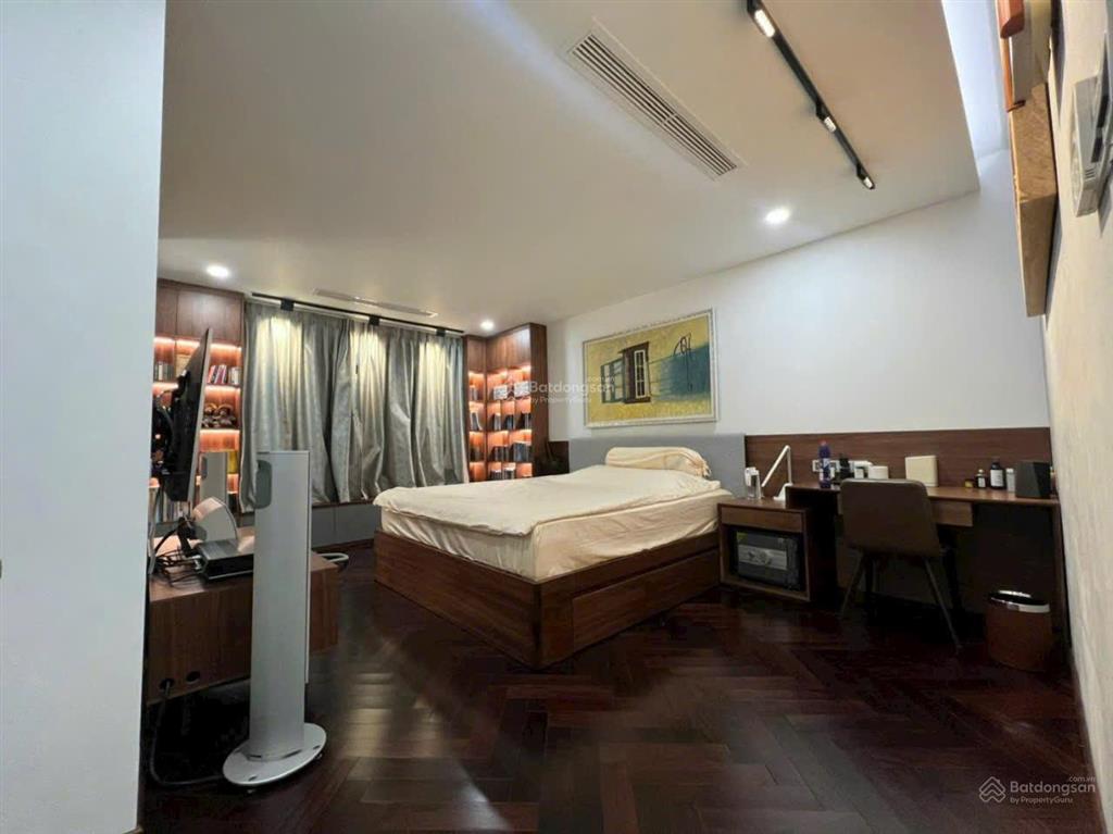 Cho thuê biệt thự 7x18m  nhà 3 tầng  4pn rộng rãi + phòng xông hơi, nhà mới đẹp, nội thất cơ bản