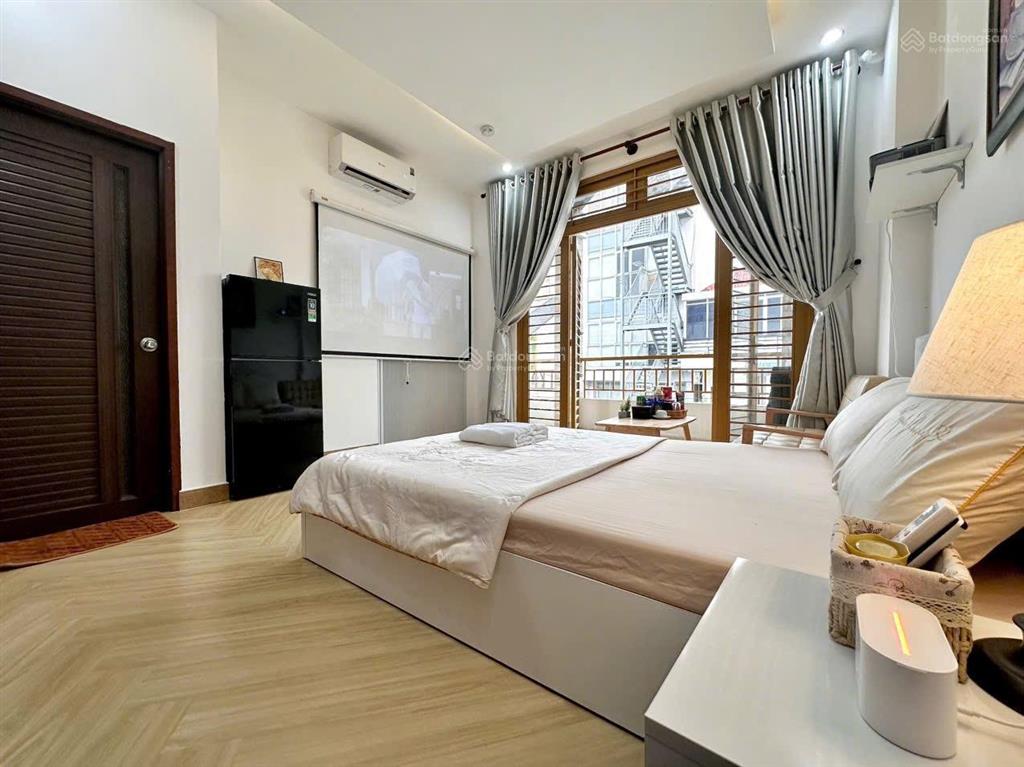 Căn hộ ban công thoáng, đẹp, full nội thất, không giới hạn người ở, chỉ 3ph qua sân bay