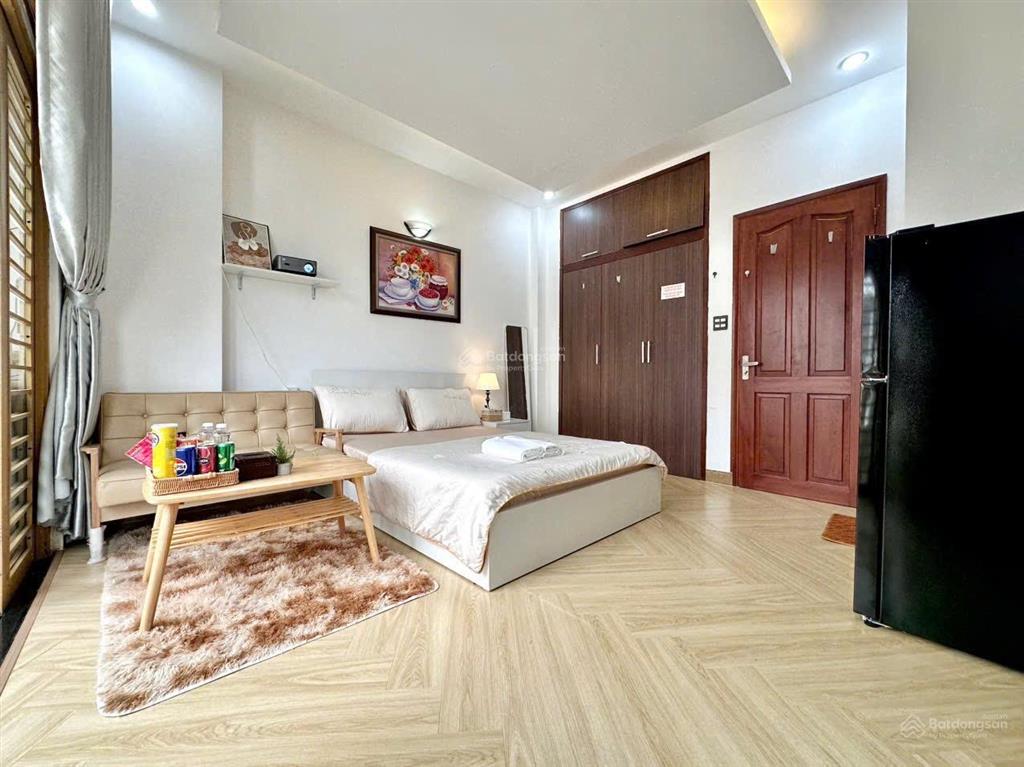 Căn hộ ban công thoáng, đẹp, full nội thất, không giới hạn người ở, chỉ 3ph qua sân bay