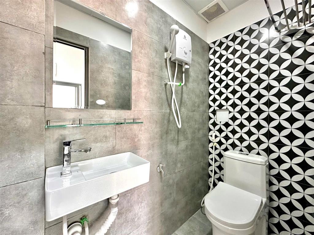 Căn hộ ban công thoáng, đẹp, full nội thất, không giới hạn người ở, chỉ 3ph qua sân bay