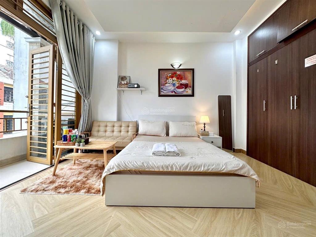 Căn hộ ban công thoáng, đẹp, full nội thất, không giới hạn người ở, chỉ 3ph qua sân bay