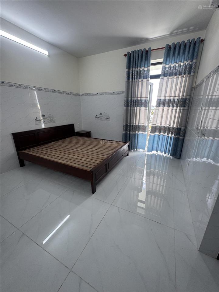 Trống sẵn căn hộ ban công, thang máy full nội thất sát huit và vhu cho nui pet, ko giới hạn người ở